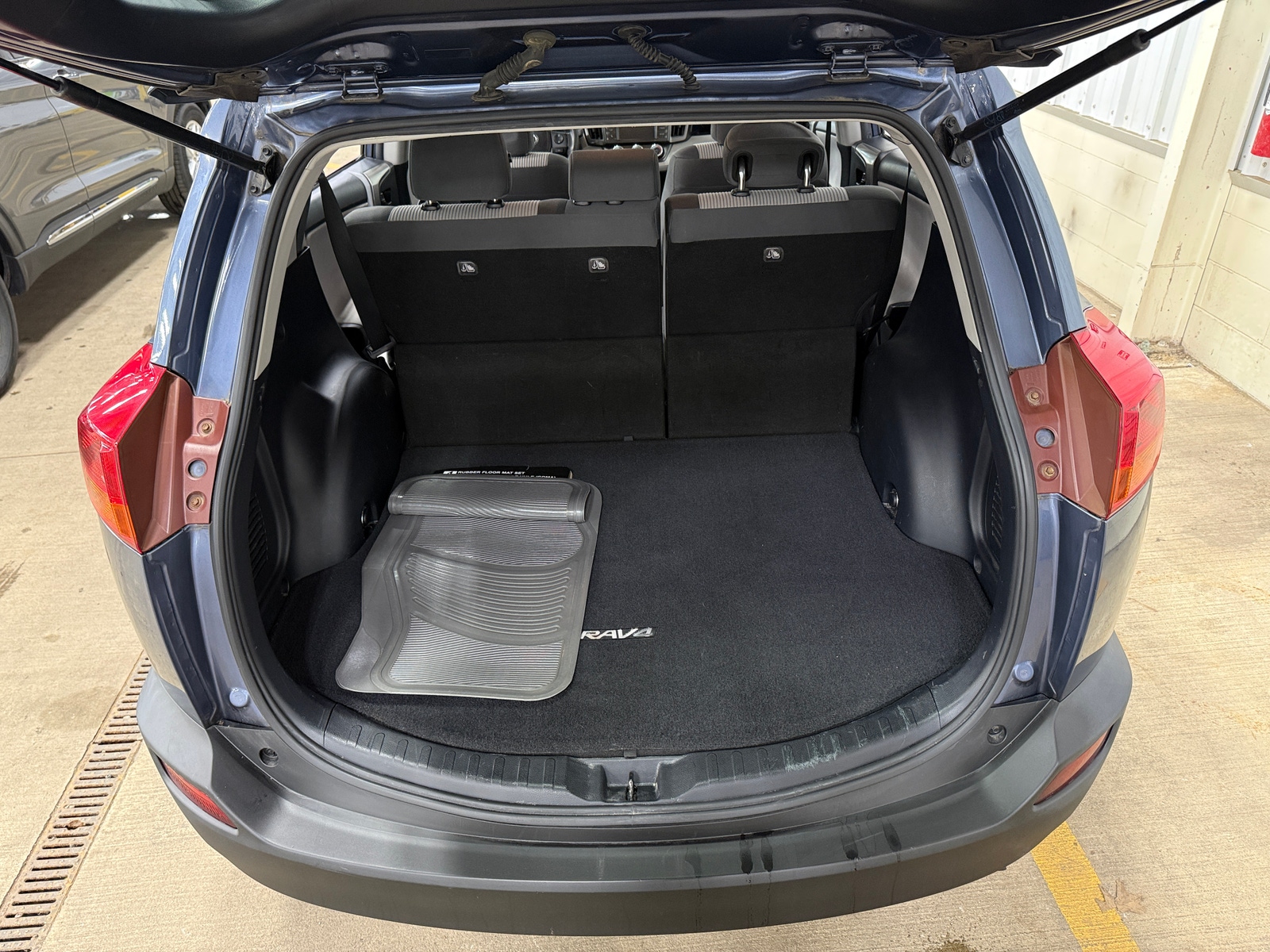 Thumbnail: 2014 Toyota RAV4 - 7