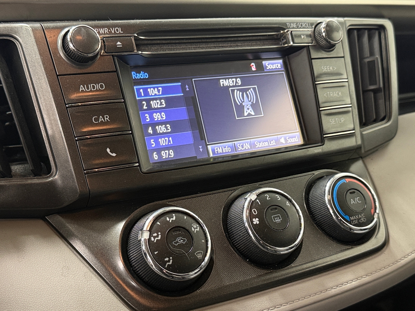 Thumbnail: 2014 Toyota RAV4 - 4