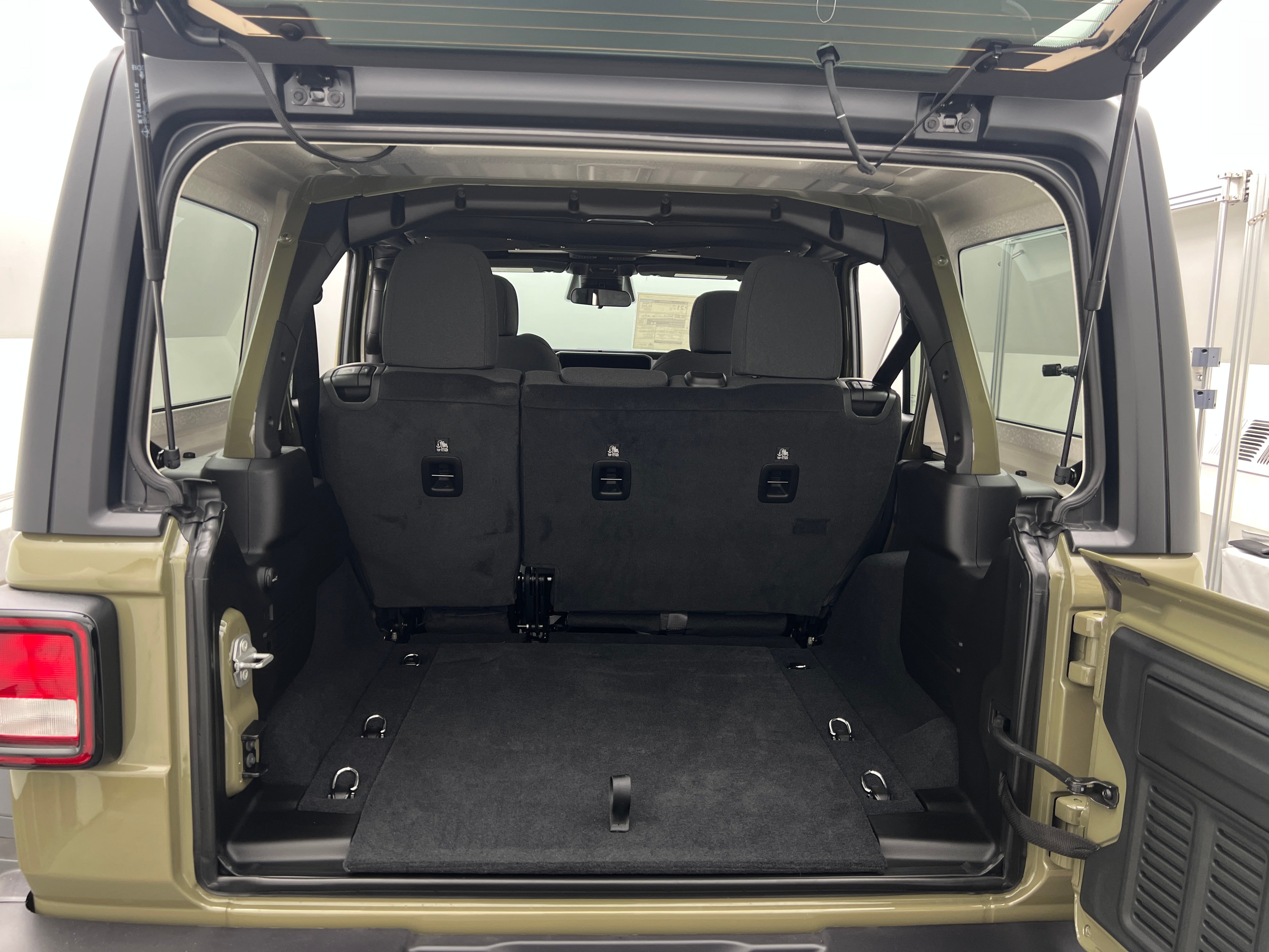 2026 Jeep Wrangler 4-Door Willys - Photo 7