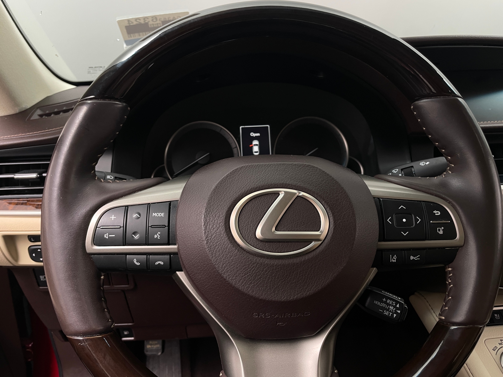 Thumbnail: 2018 Lexus ES - 4