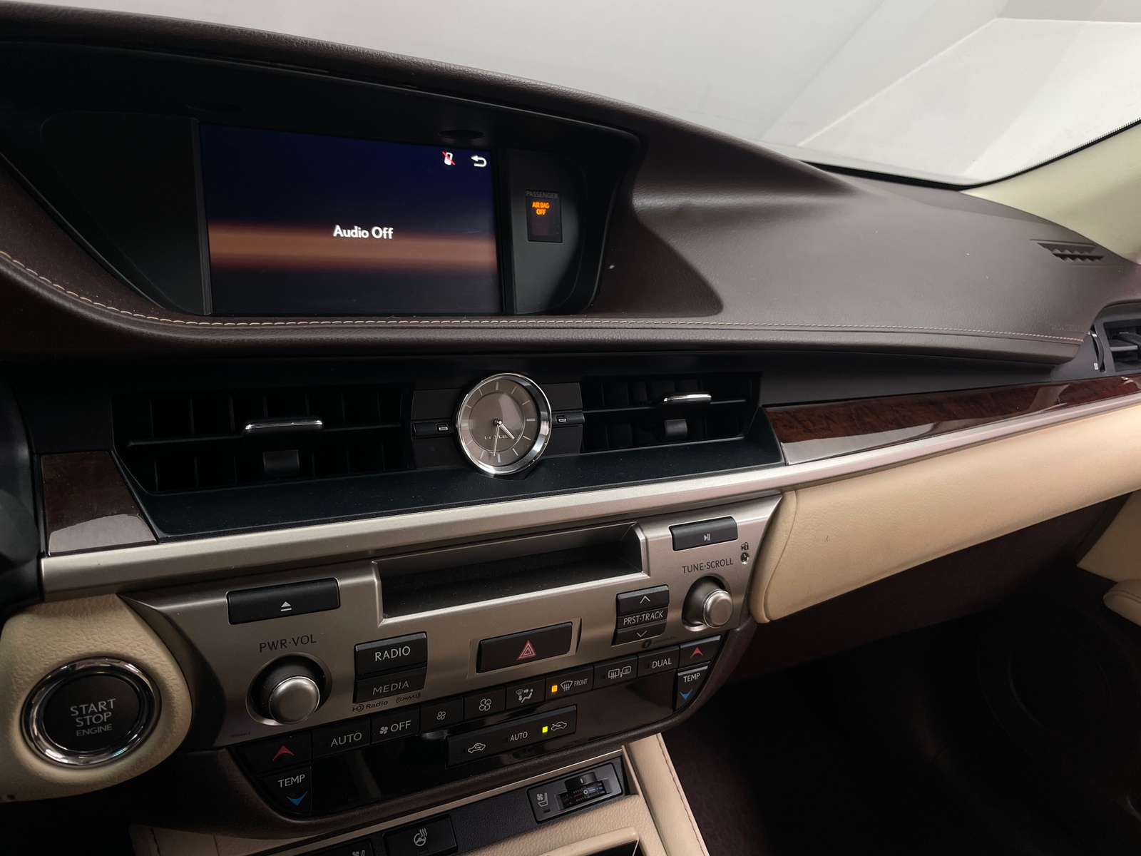 Thumbnail: 2018 Lexus ES - 3