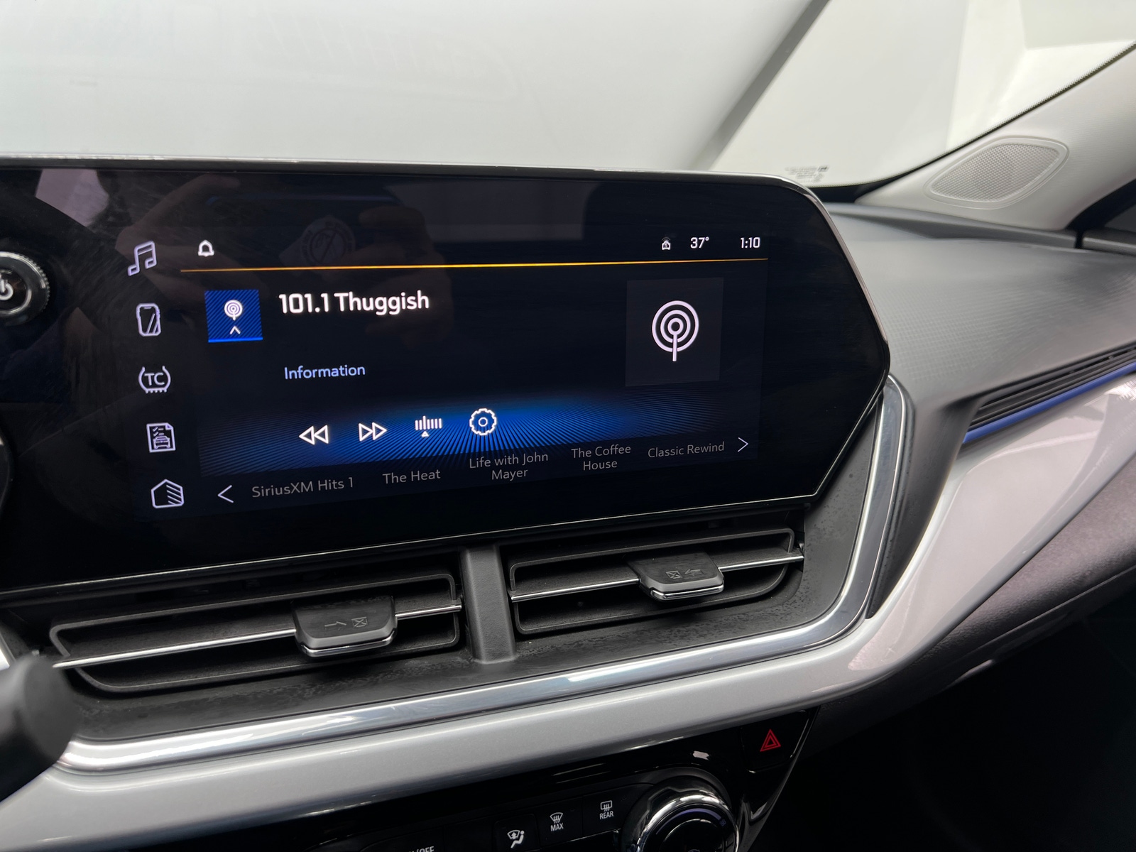 Thumbnail: 2025 Chevrolet Trax - 4