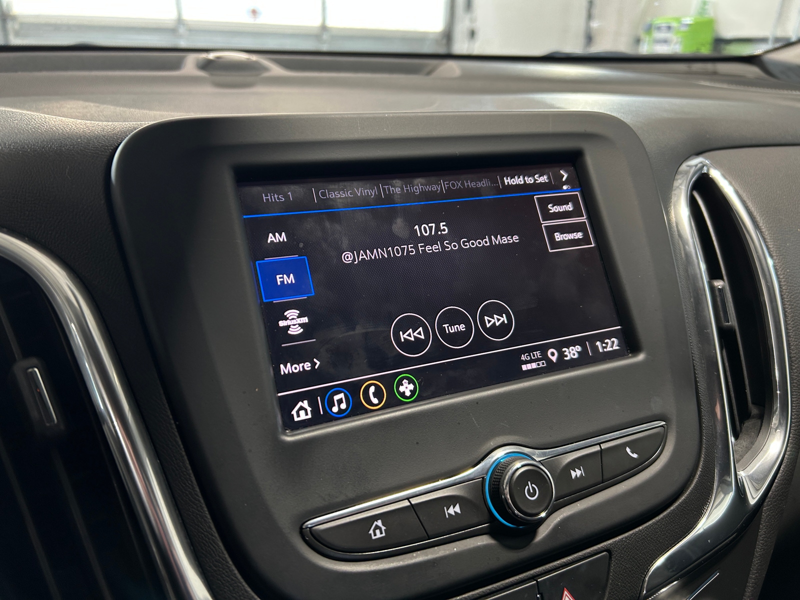 Thumbnail: 2022 Chevrolet Equinox - 4