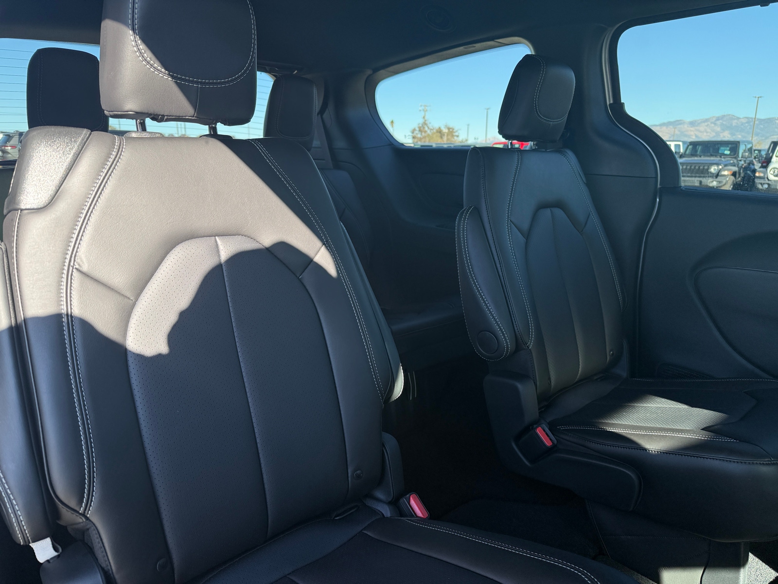 Thumbnail: 2026 Chrysler Pacifica - 5