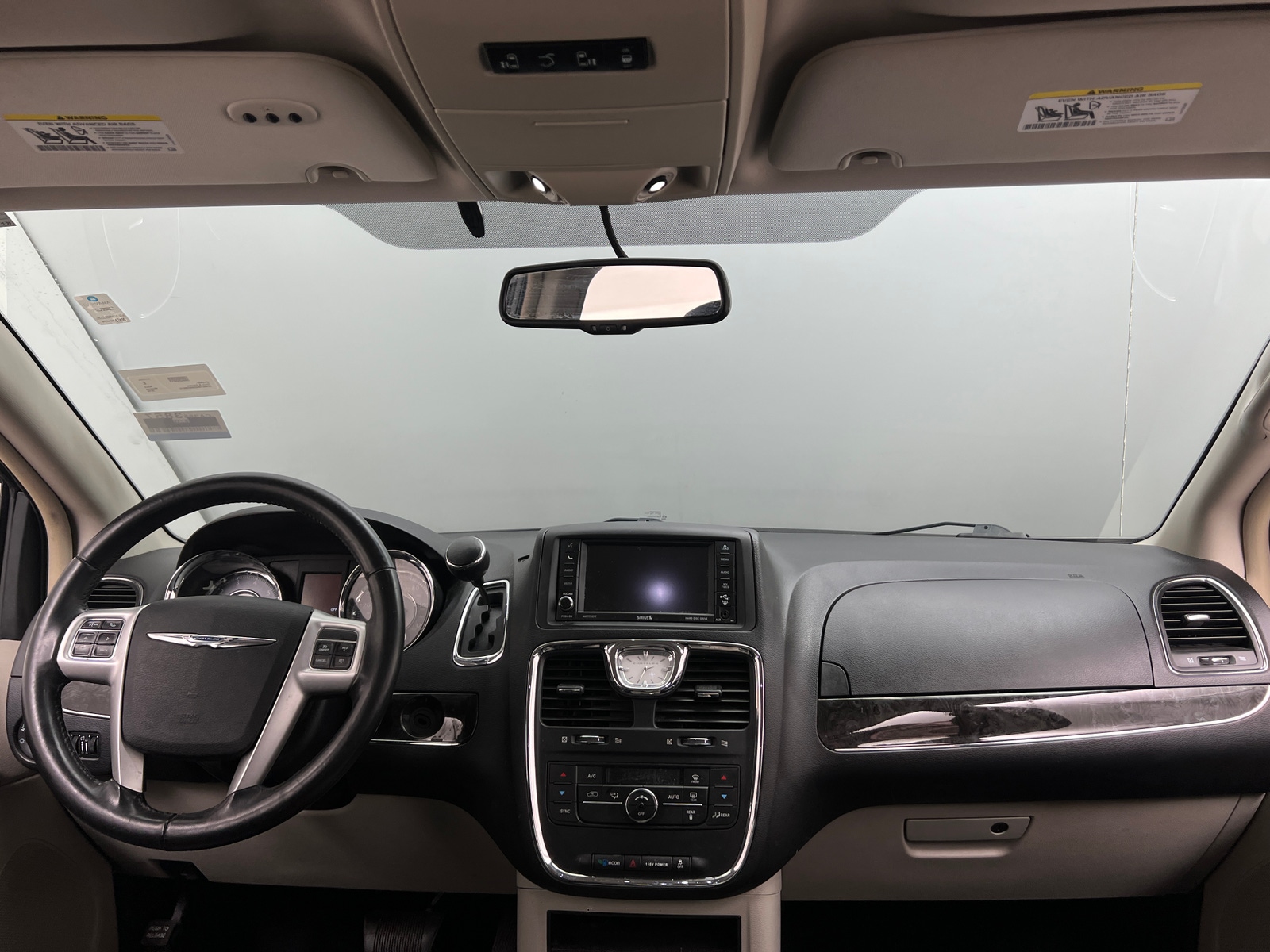 Thumbnail: 2016 Chrysler Town & Country - 2