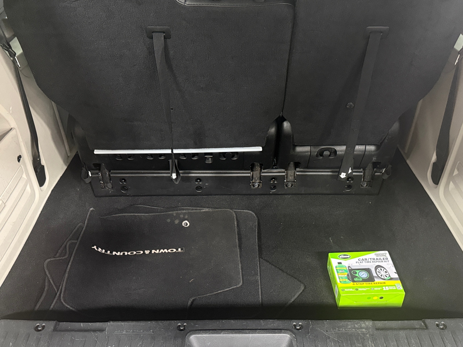 Thumbnail: 2016 Chrysler Town & Country - 6