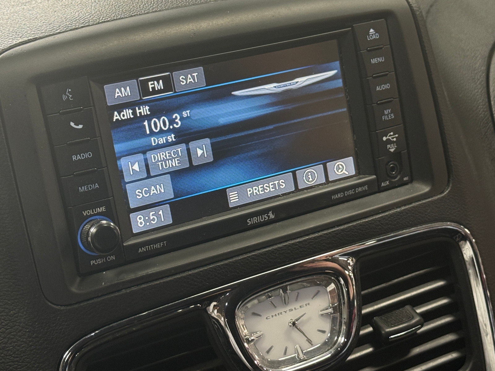 Thumbnail: 2016 Chrysler Town & Country - 3