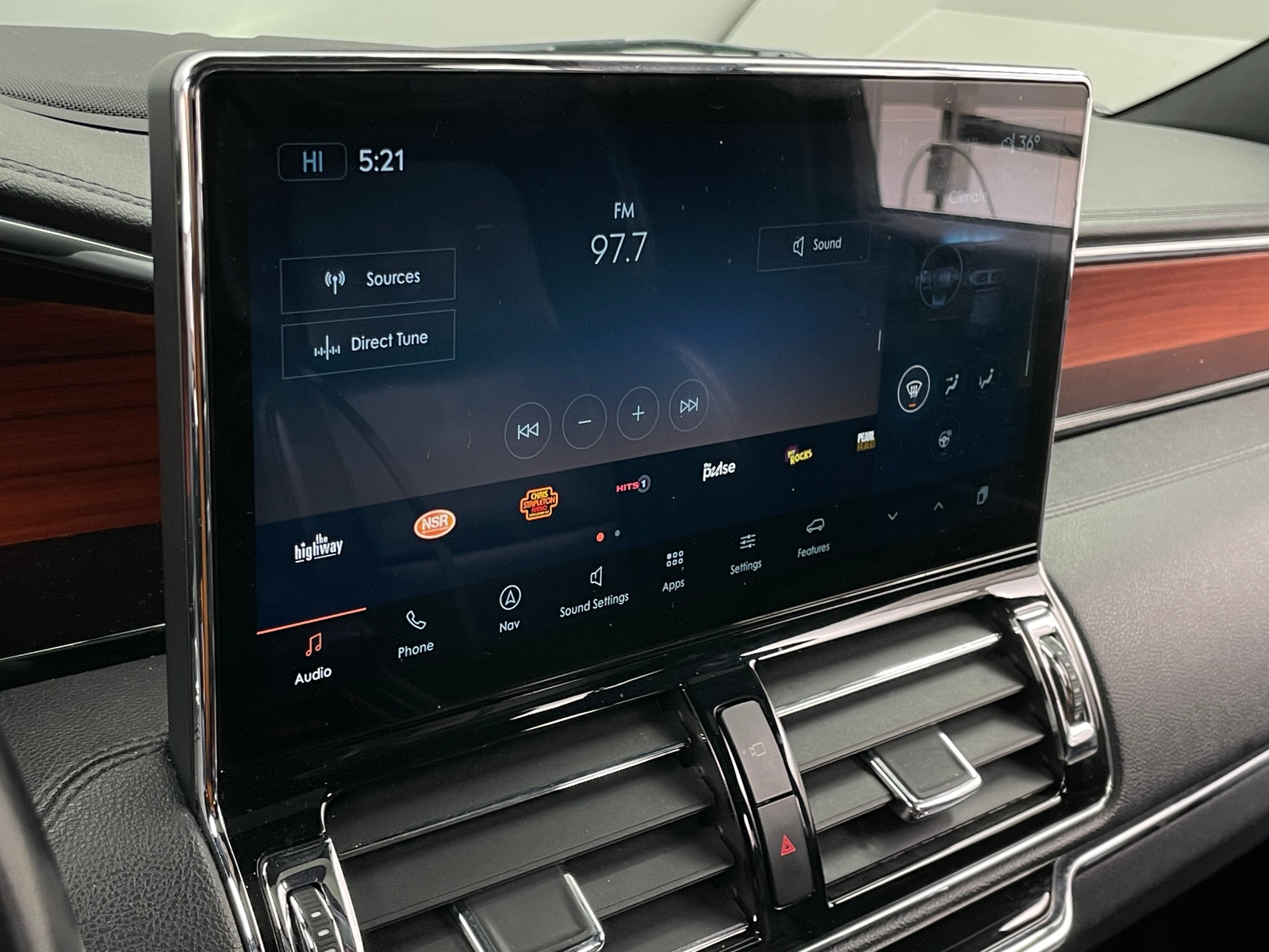 Thumbnail: 2024 Lincoln Navigator - 3