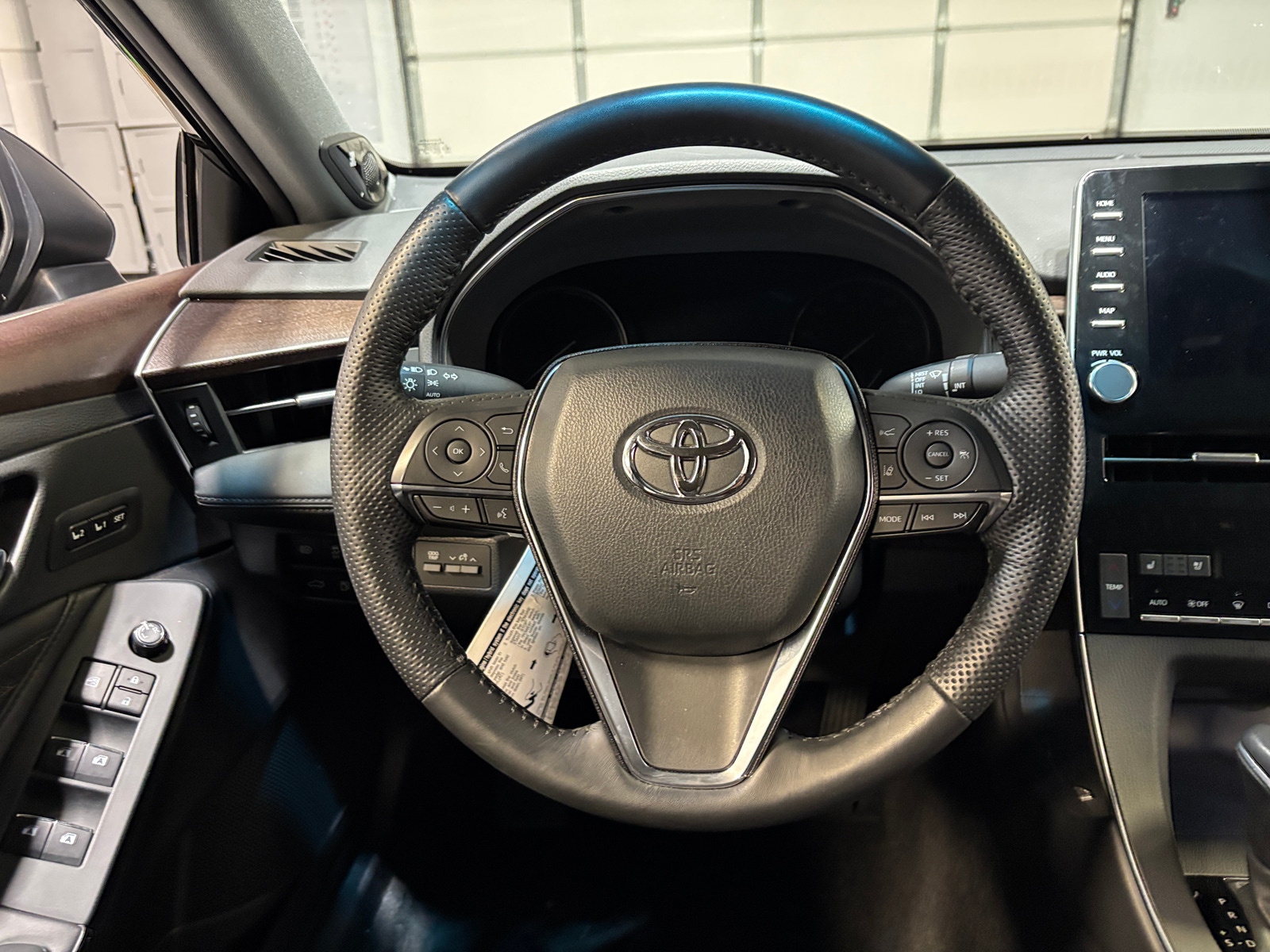 Thumbnail: 2022 Toyota Avalon - 4