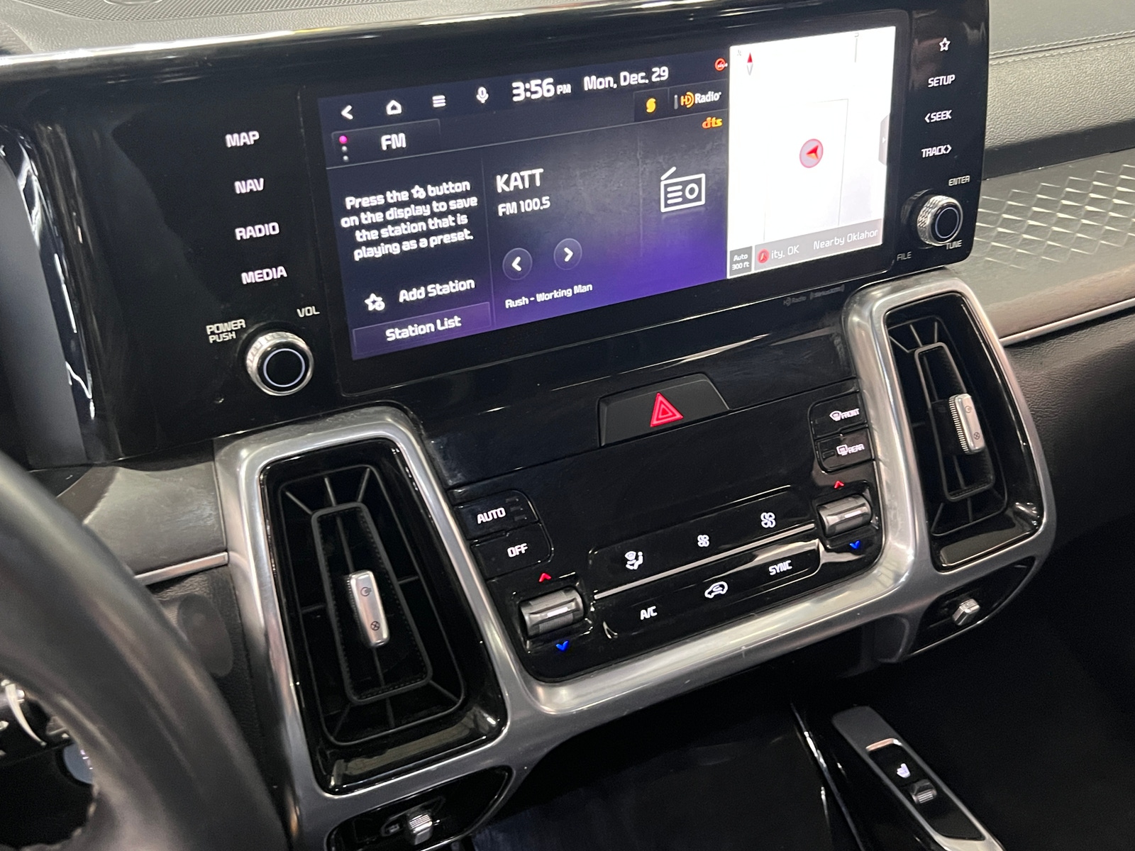 Thumbnail: 2023 Kia Sorento - 3