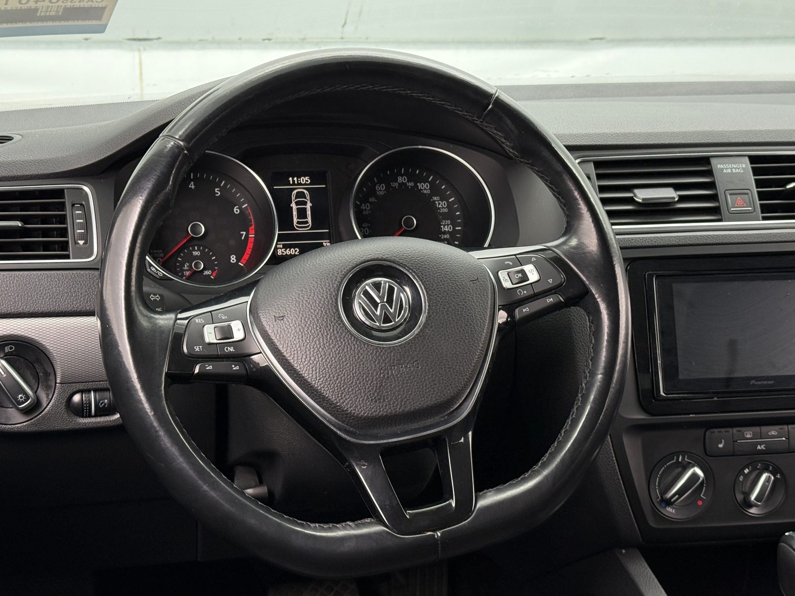 Thumbnail: 2017 Volkswagen Jetta - 4