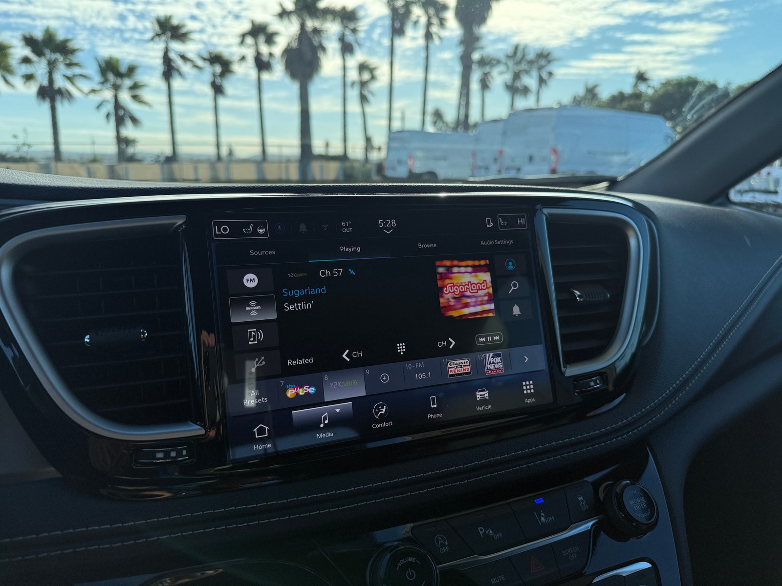 Thumbnail: 2026 Chrysler Pacifica - 3