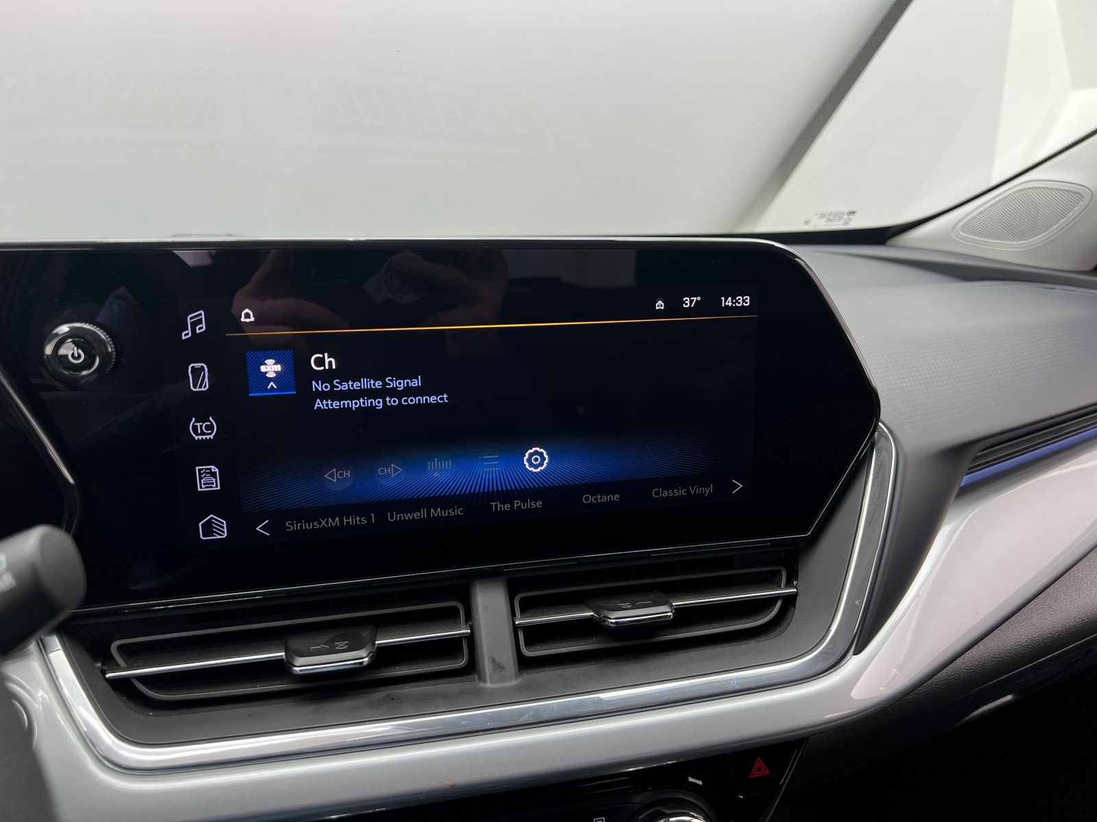 Thumbnail: 2025 Chevrolet Trax - 4