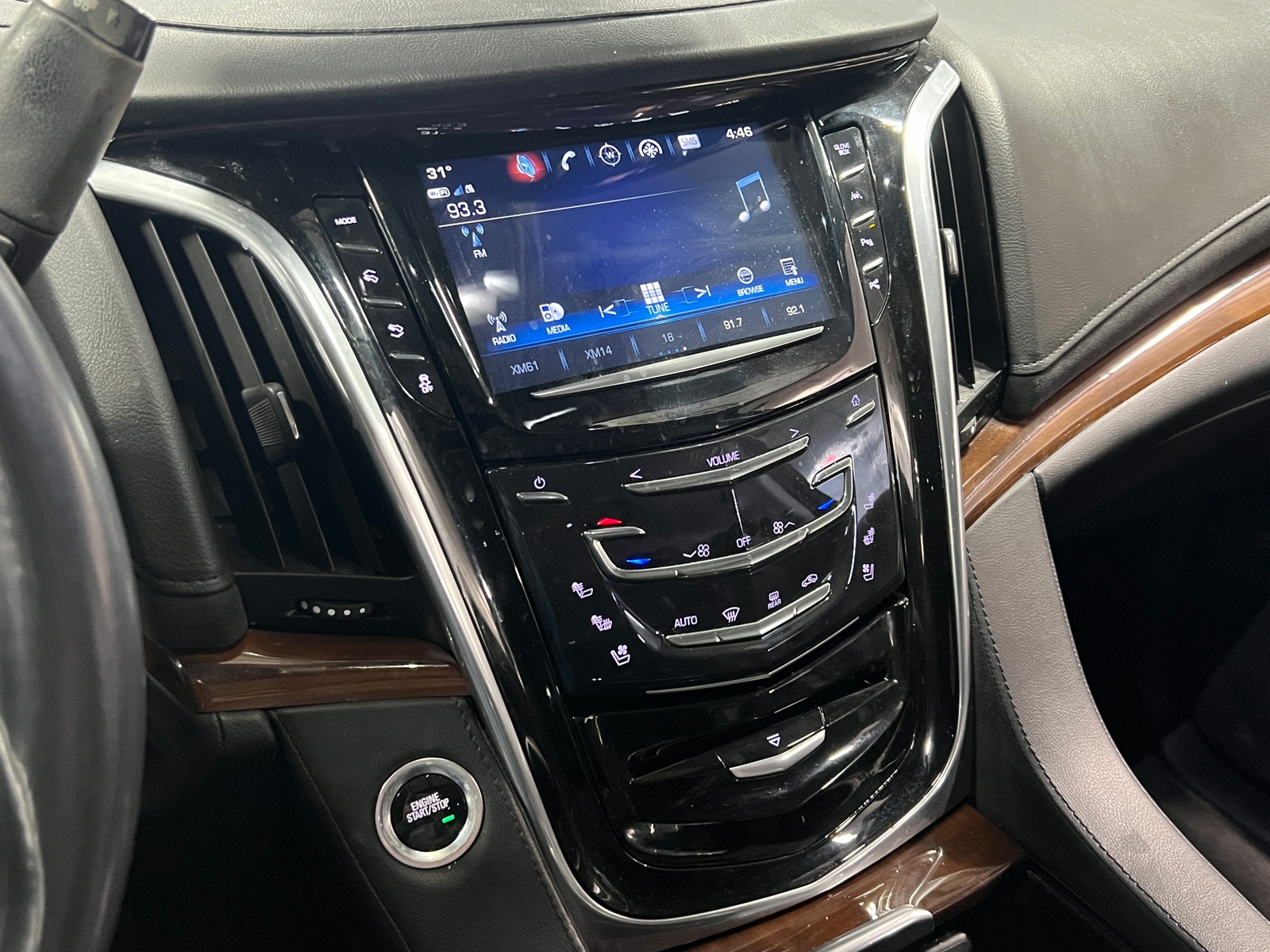 Thumbnail: 2020 Cadillac Escalade - 3