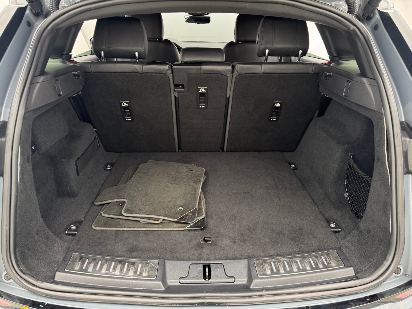 Thumbnail: 2020 Land Rover Range Rover Evoque - 6