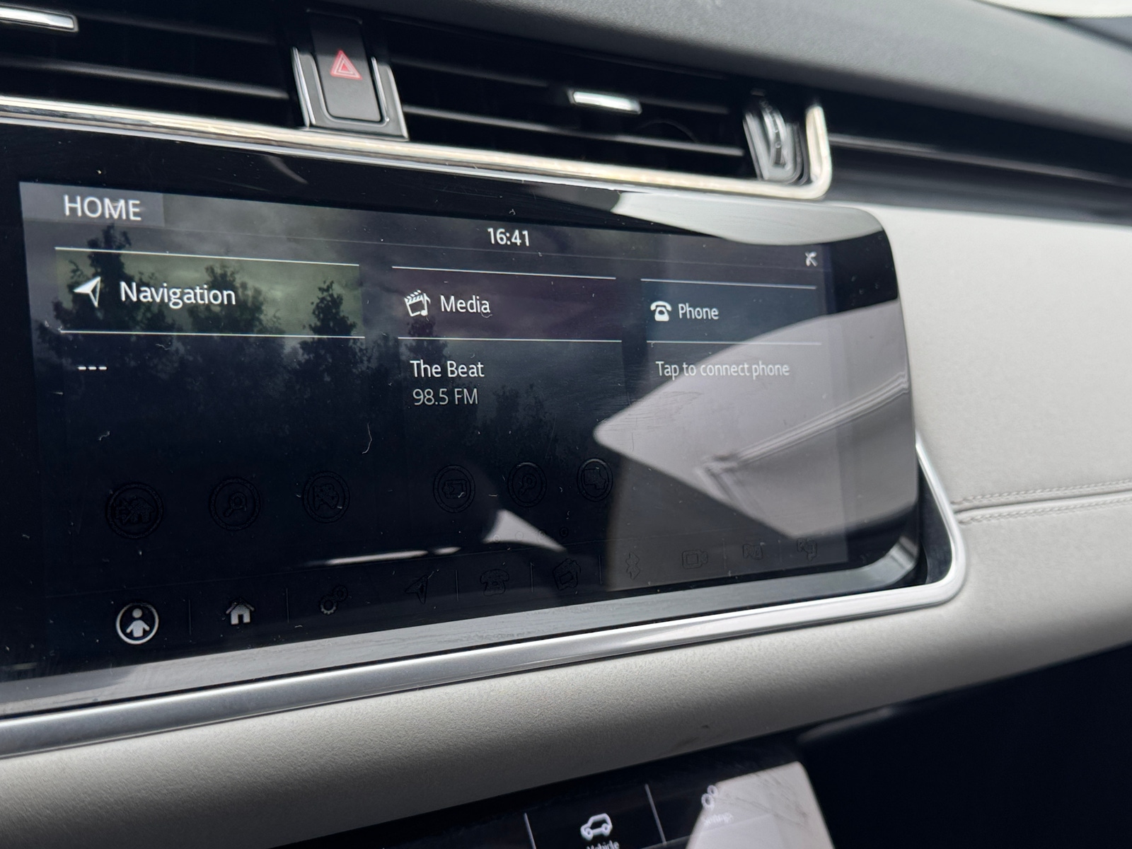 Thumbnail: 2020 Land Rover Range Rover Evoque - 3