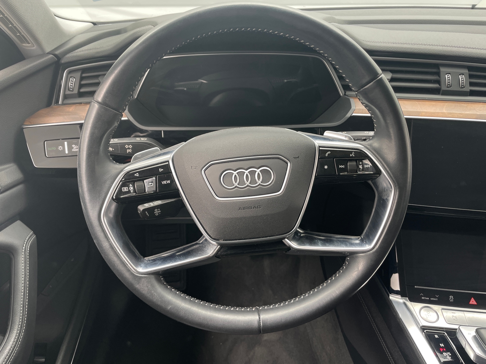 Thumbnail: 2019 Audi e-tron - 4