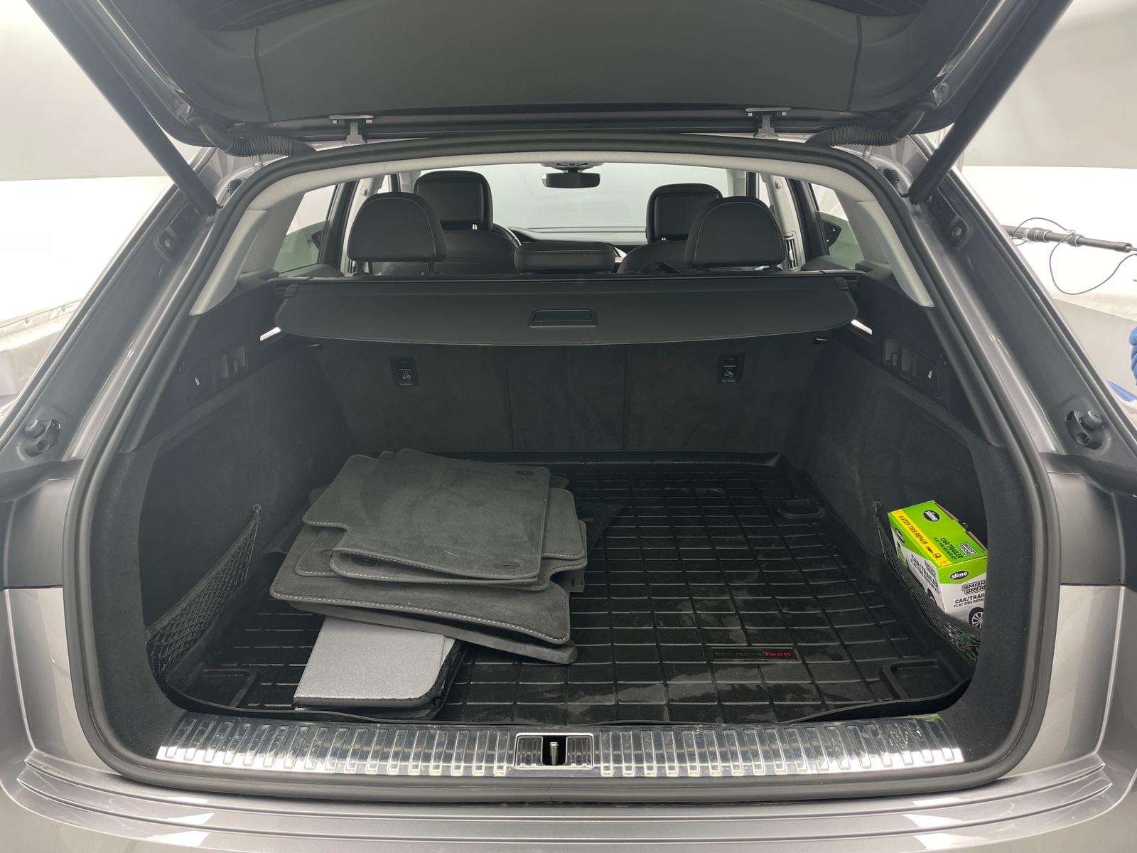 Thumbnail: 2019 Audi e-tron - 6