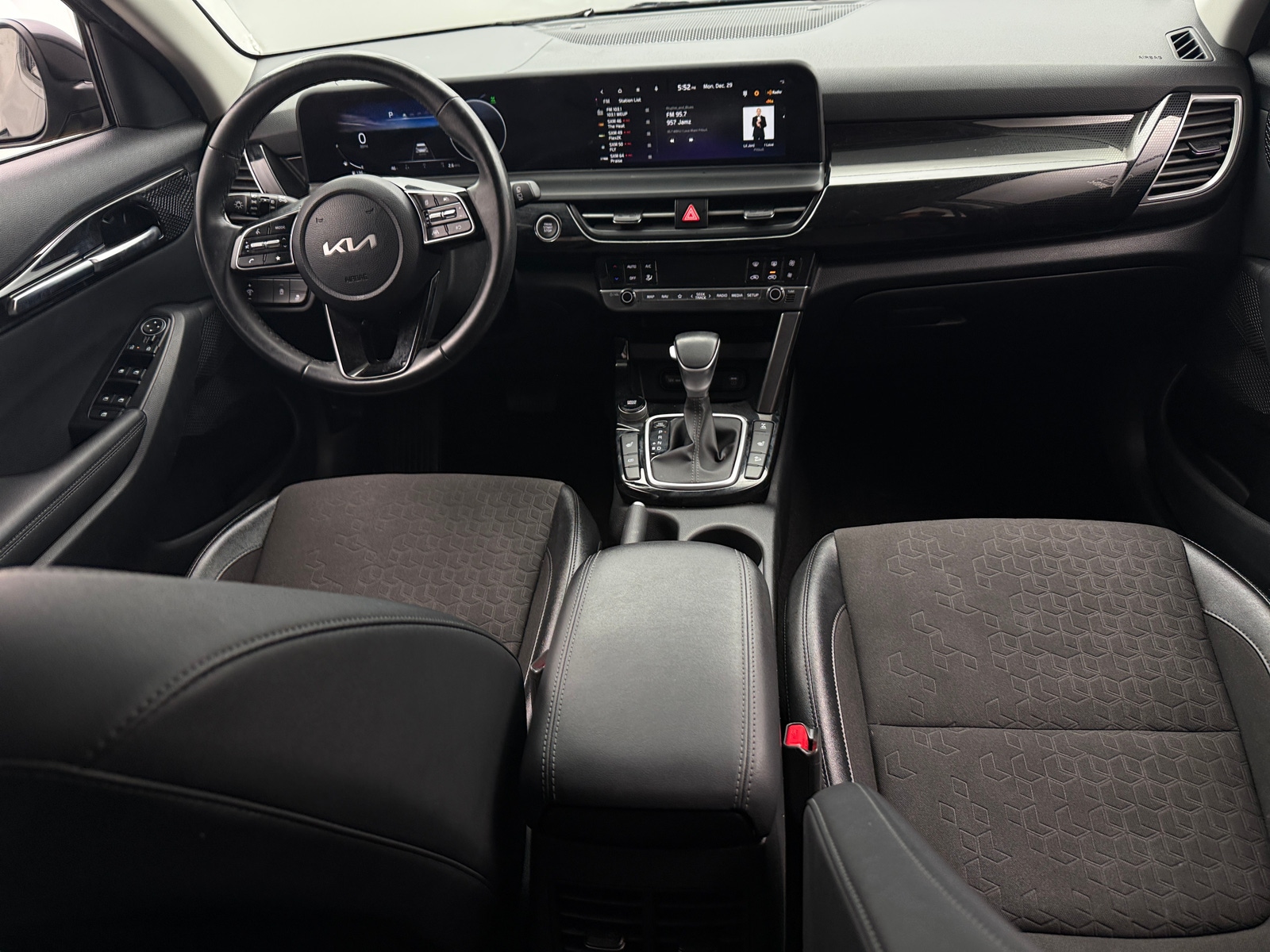 Thumbnail: 2024 Kia Seltos - 3