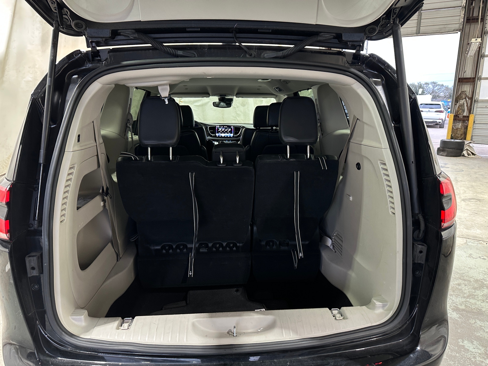 Thumbnail: 2024 Chrysler Pacifica - 6