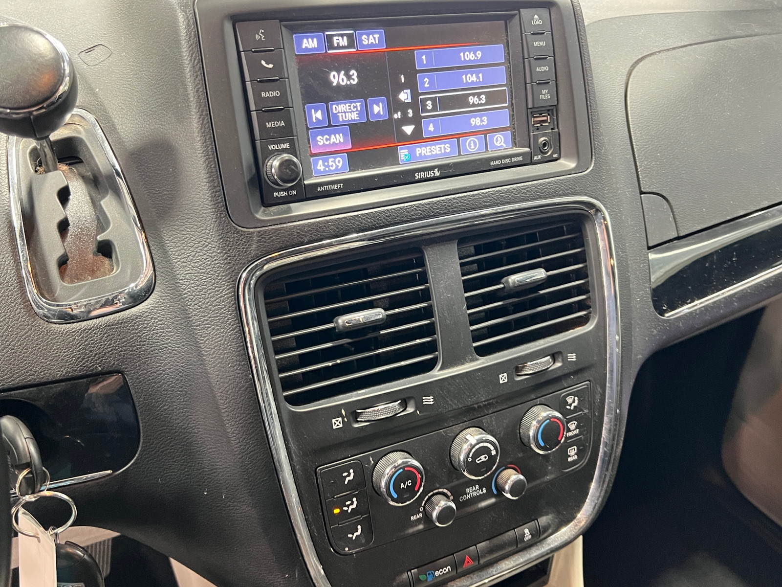 Thumbnail: 2019 Dodge Grand Caravan - 3
