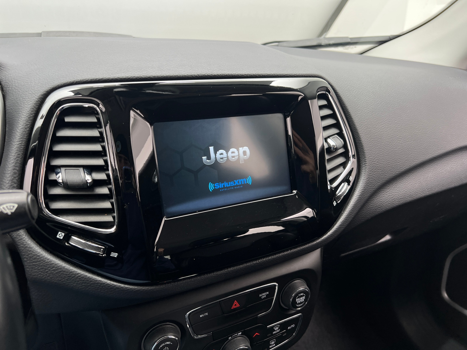 Thumbnail: 2020 Jeep Compass - 3