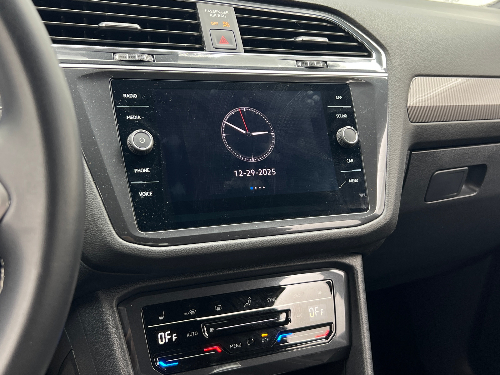 Thumbnail: 2023 Volkswagen Tiguan - 3