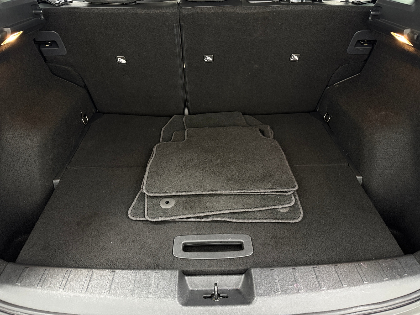 Thumbnail: 2025 Nissan Kicks - 7