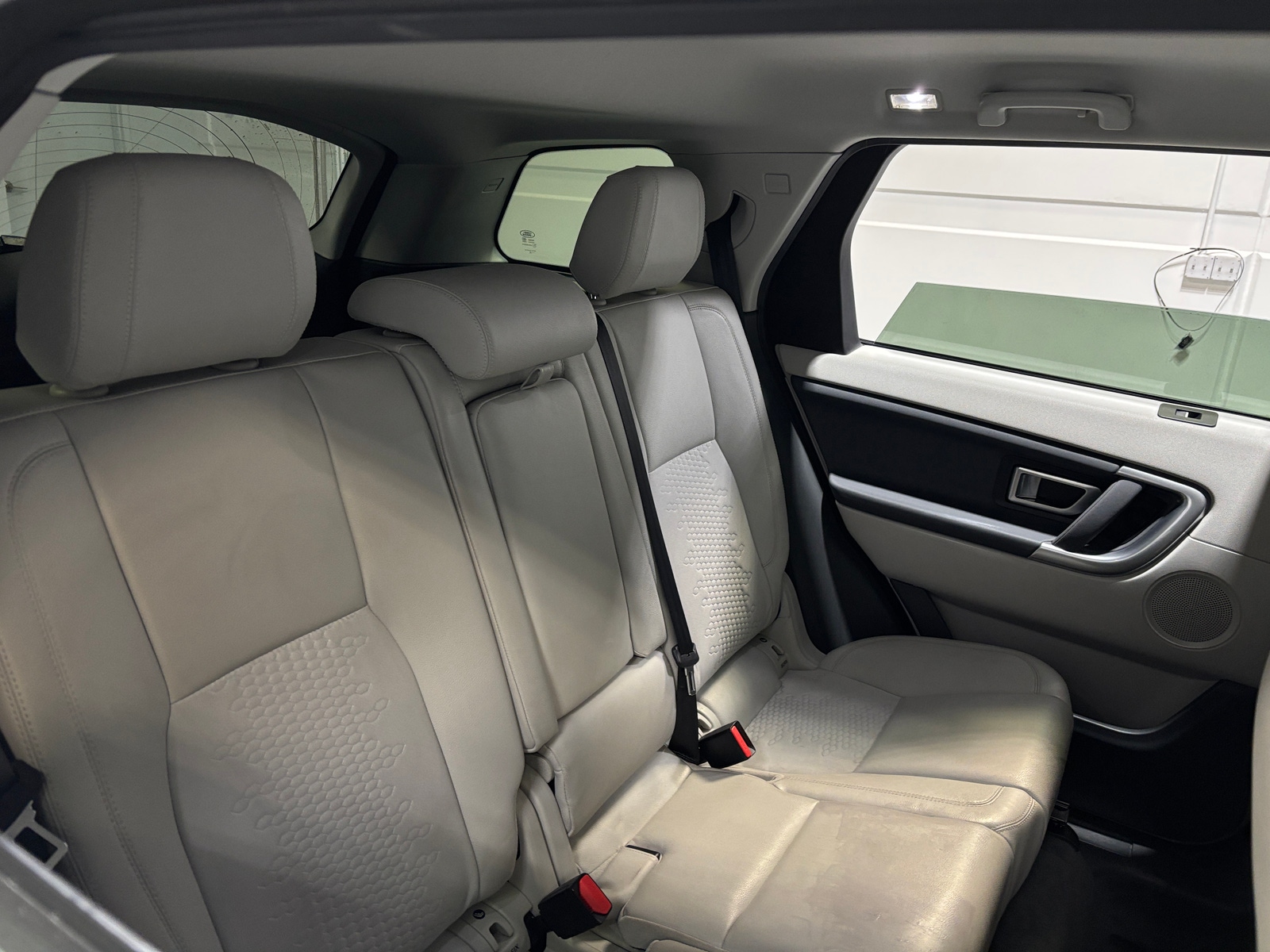 Thumbnail: 2016 Land Rover Discovery Sport - 6