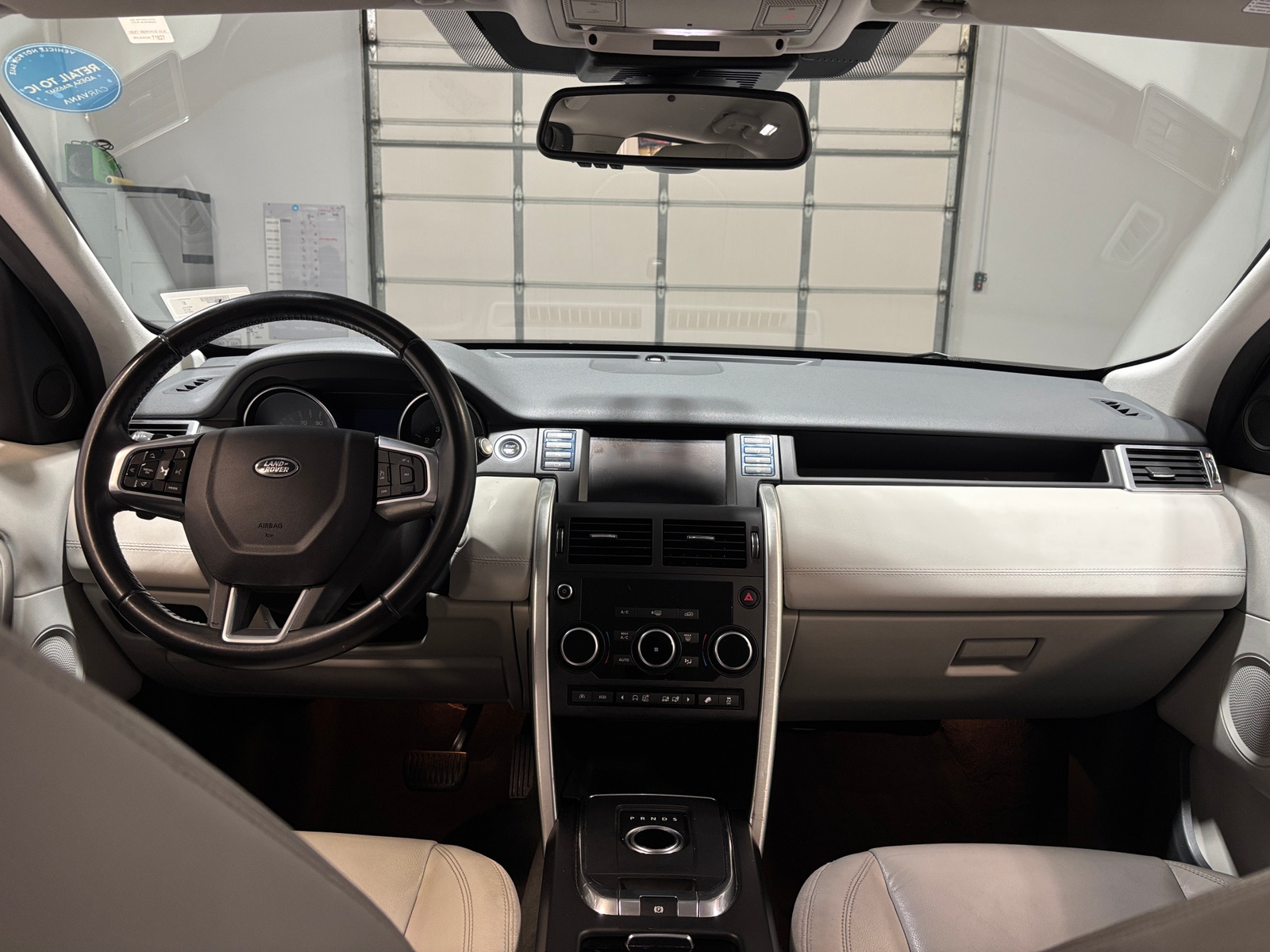 Thumbnail: 2016 Land Rover Discovery Sport - 3