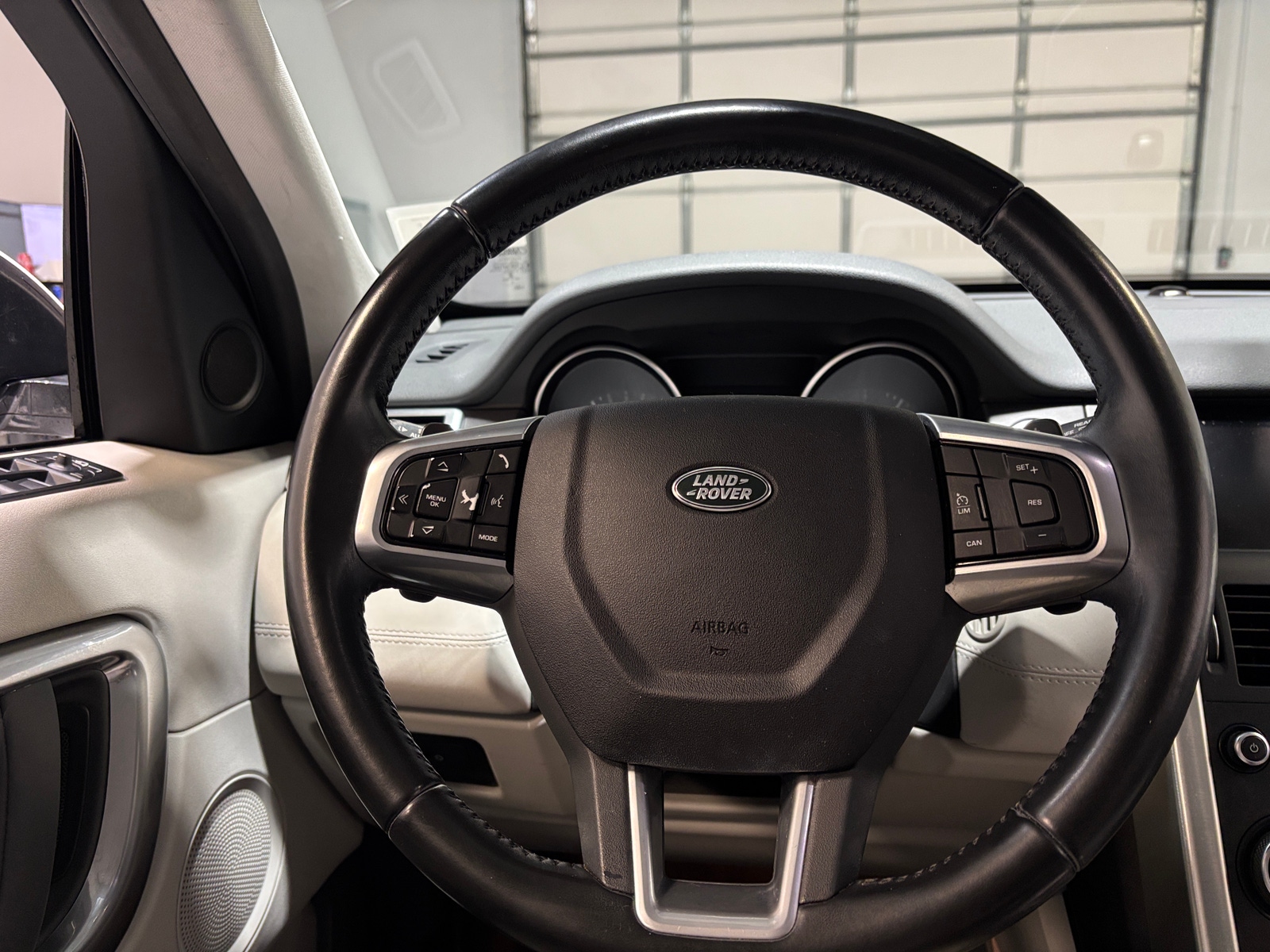 Thumbnail: 2016 Land Rover Discovery Sport - 5