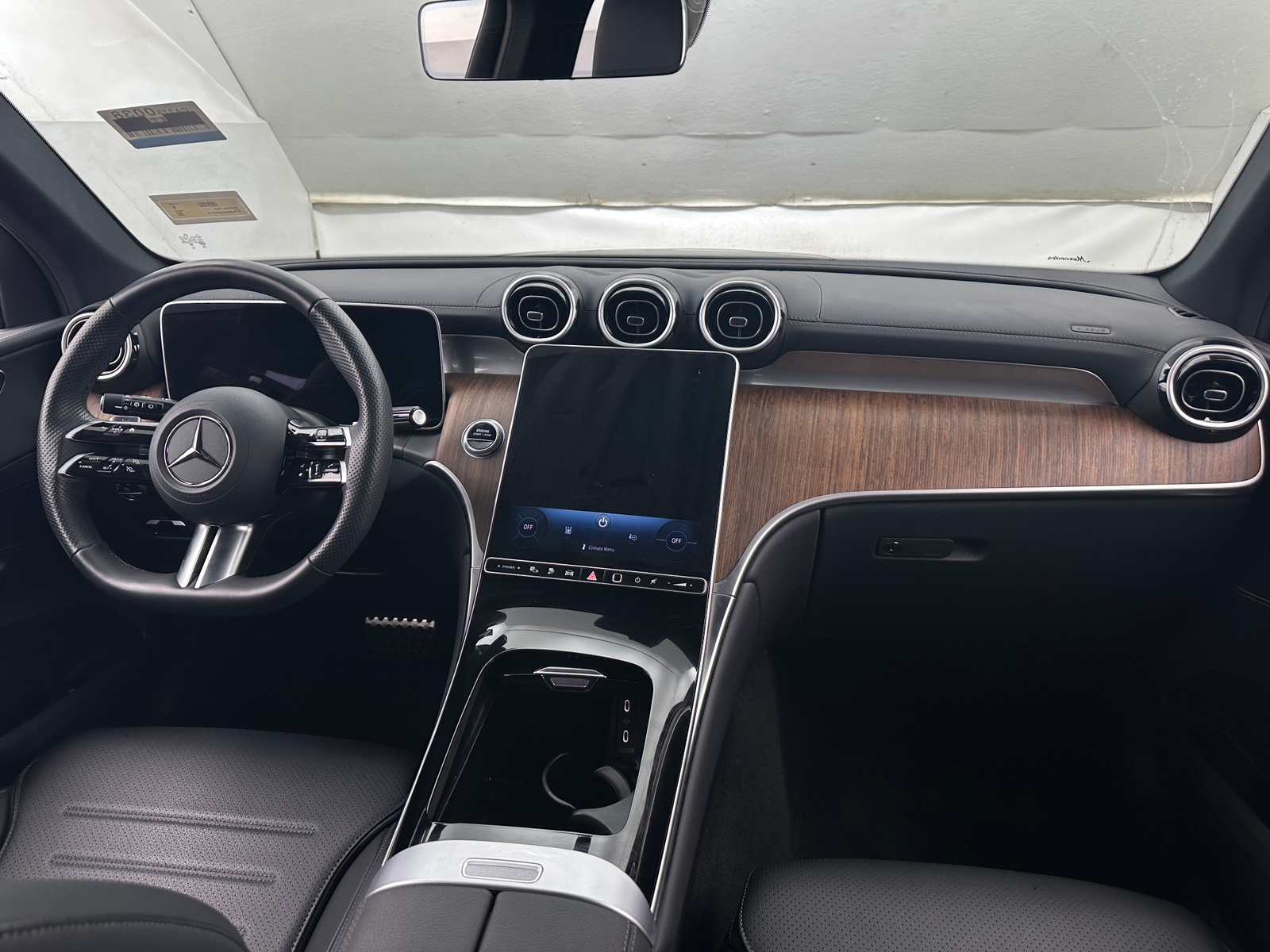 Thumbnail: 2025 Mercedes-Benz GLC - 2