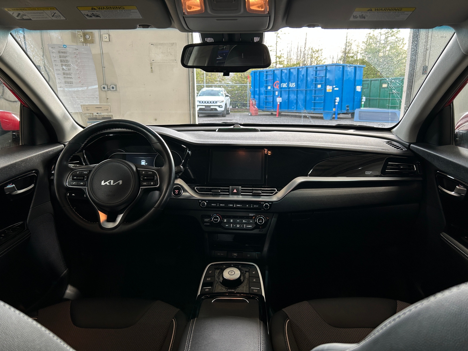 Thumbnail: 2022 Kia Niro - 3