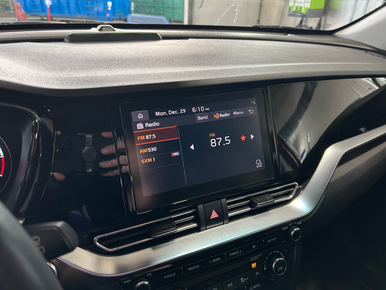 Thumbnail: 2022 Kia Niro - 4