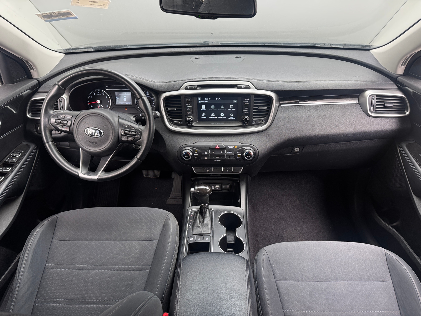 Thumbnail: 2017 Kia Sorento - 3