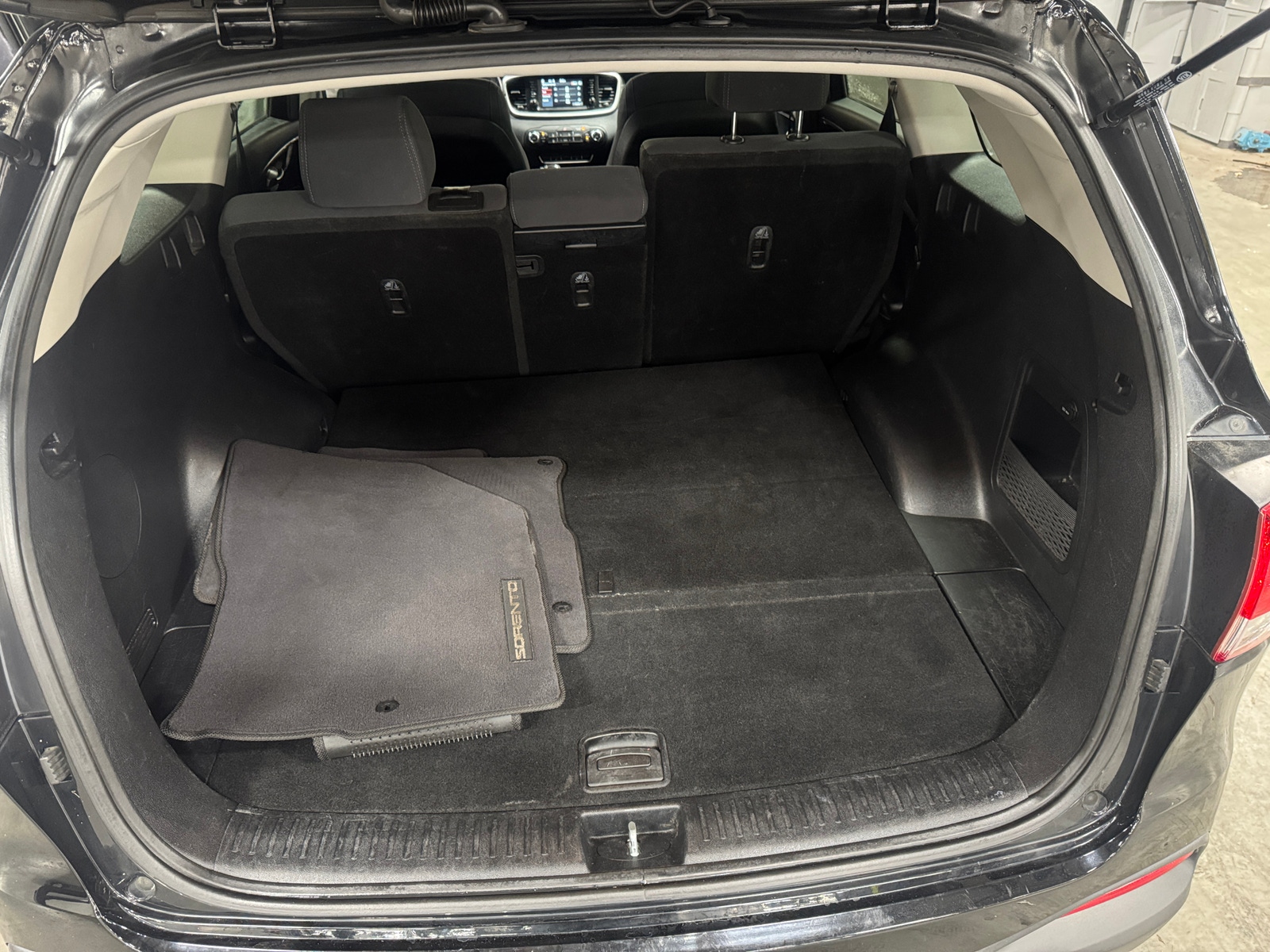 Thumbnail: 2017 Kia Sorento - 7