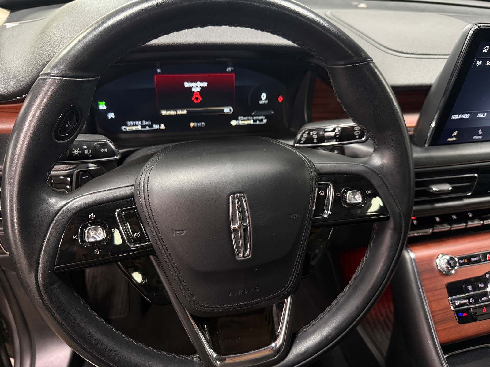 Thumbnail: 2023 Lincoln Aviator - 4