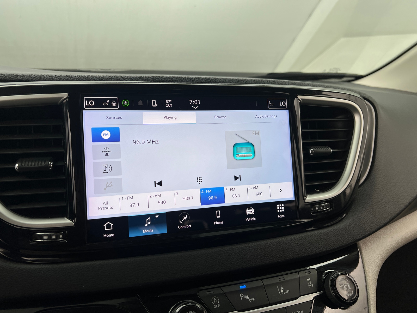 Thumbnail: 2024 Chrysler Pacifica - 3