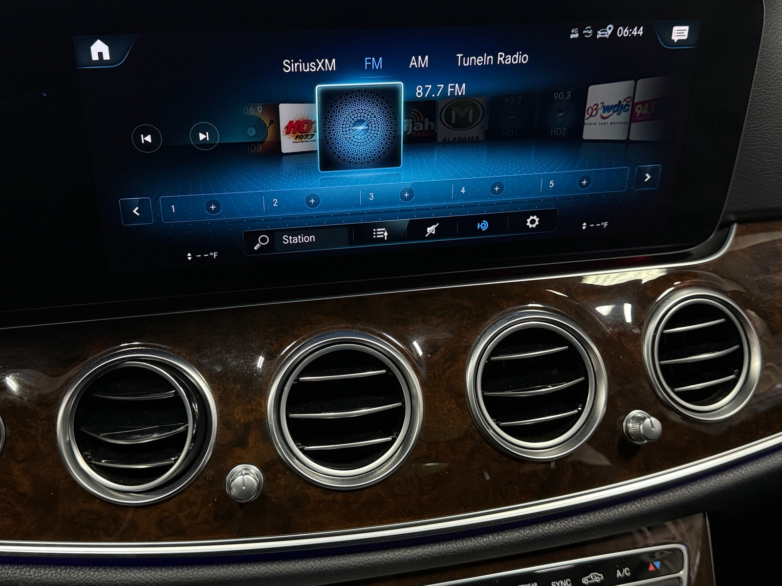 Thumbnail: 2022 Mercedes-Benz E-Class - 3