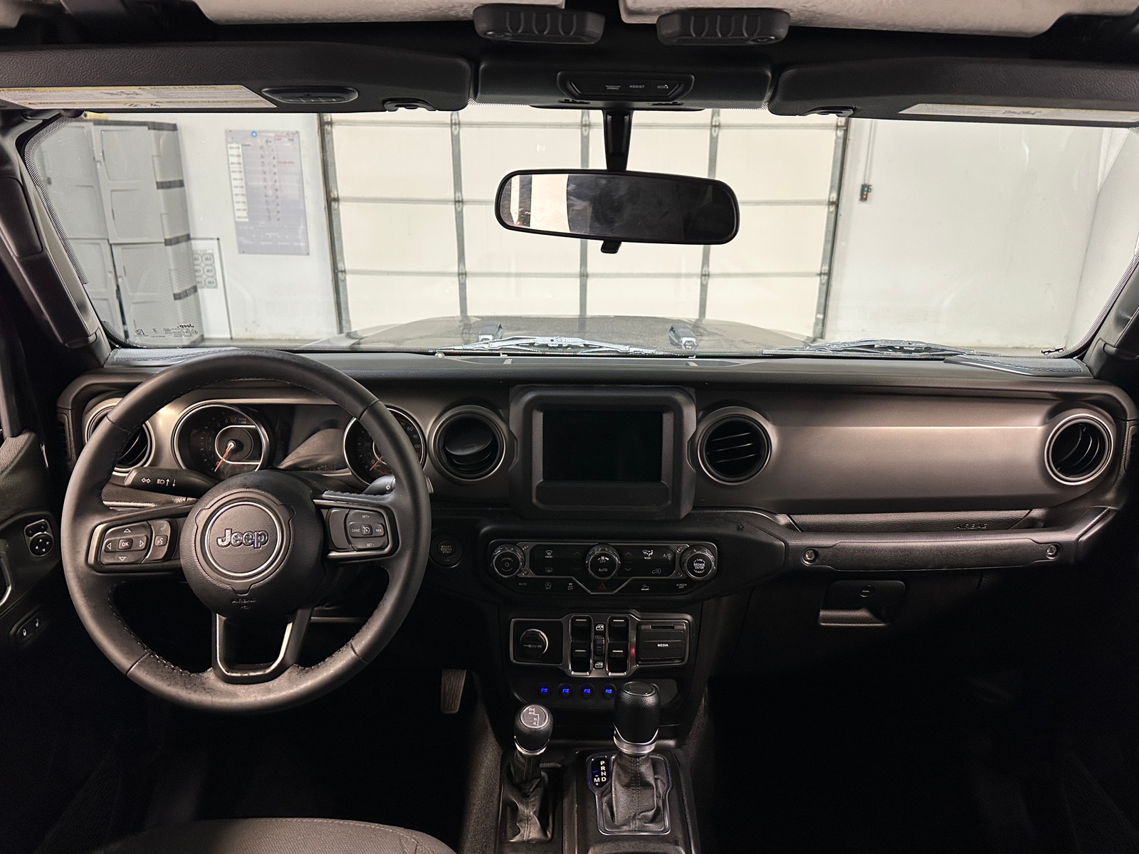 Thumbnail: 2023 Jeep Gladiator - 3