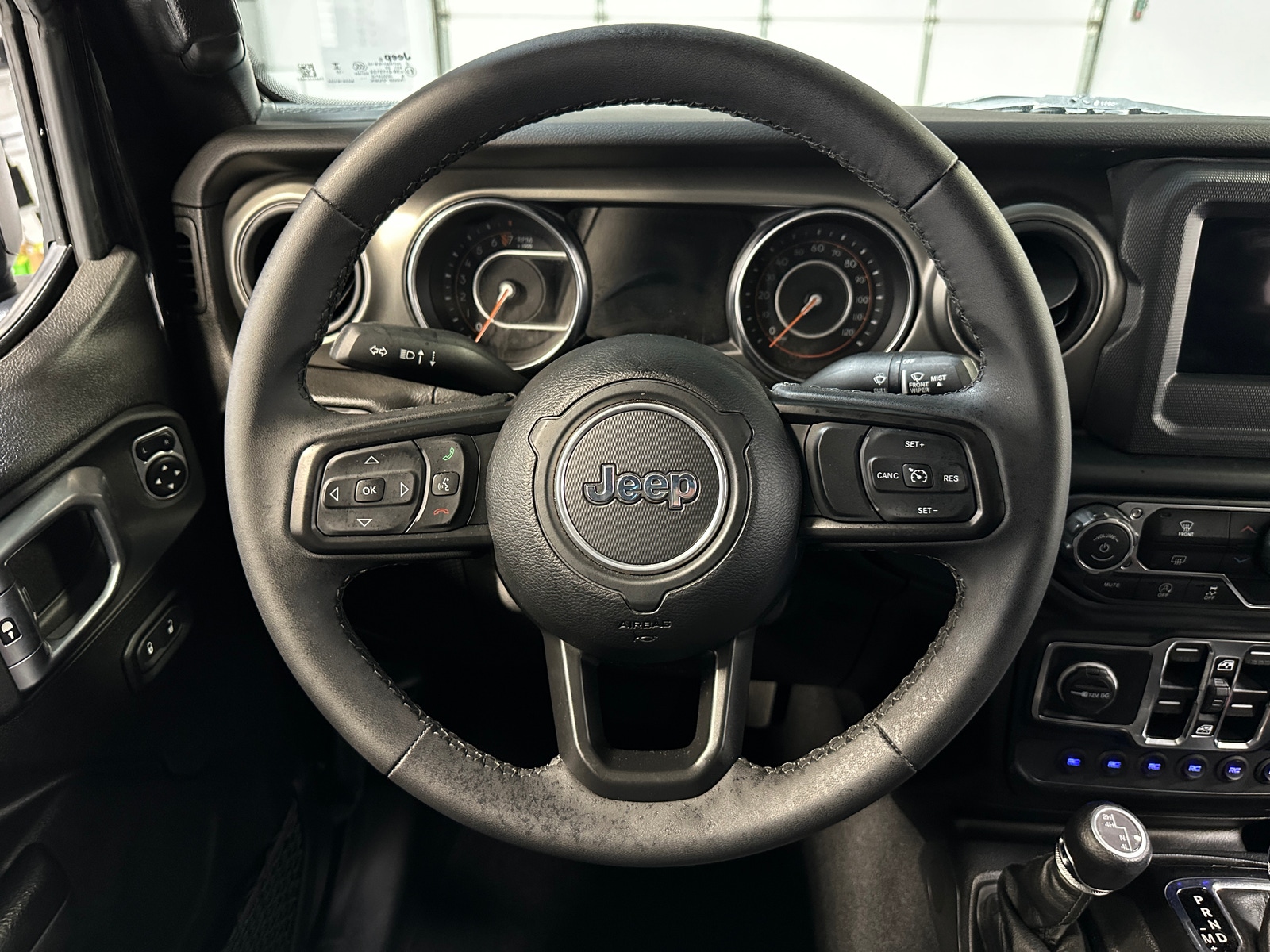 Thumbnail: 2023 Jeep Gladiator - 5