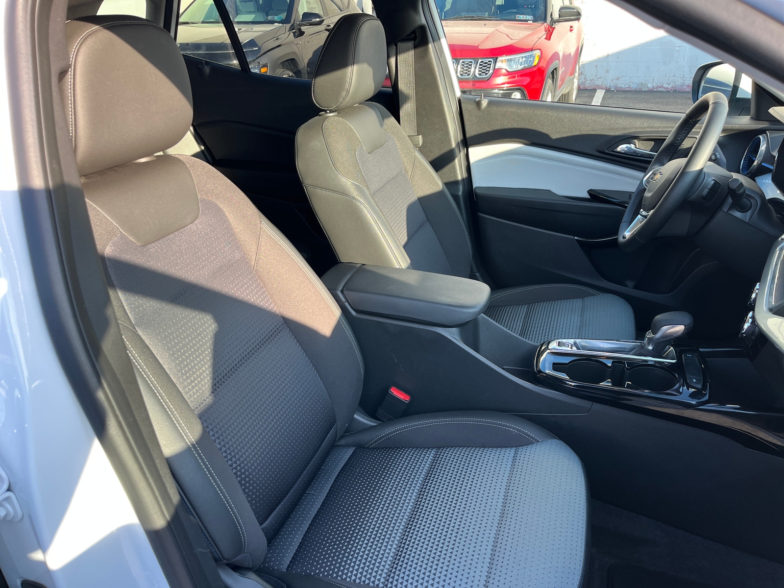 Thumbnail: 2025 Chevrolet Trax - 2