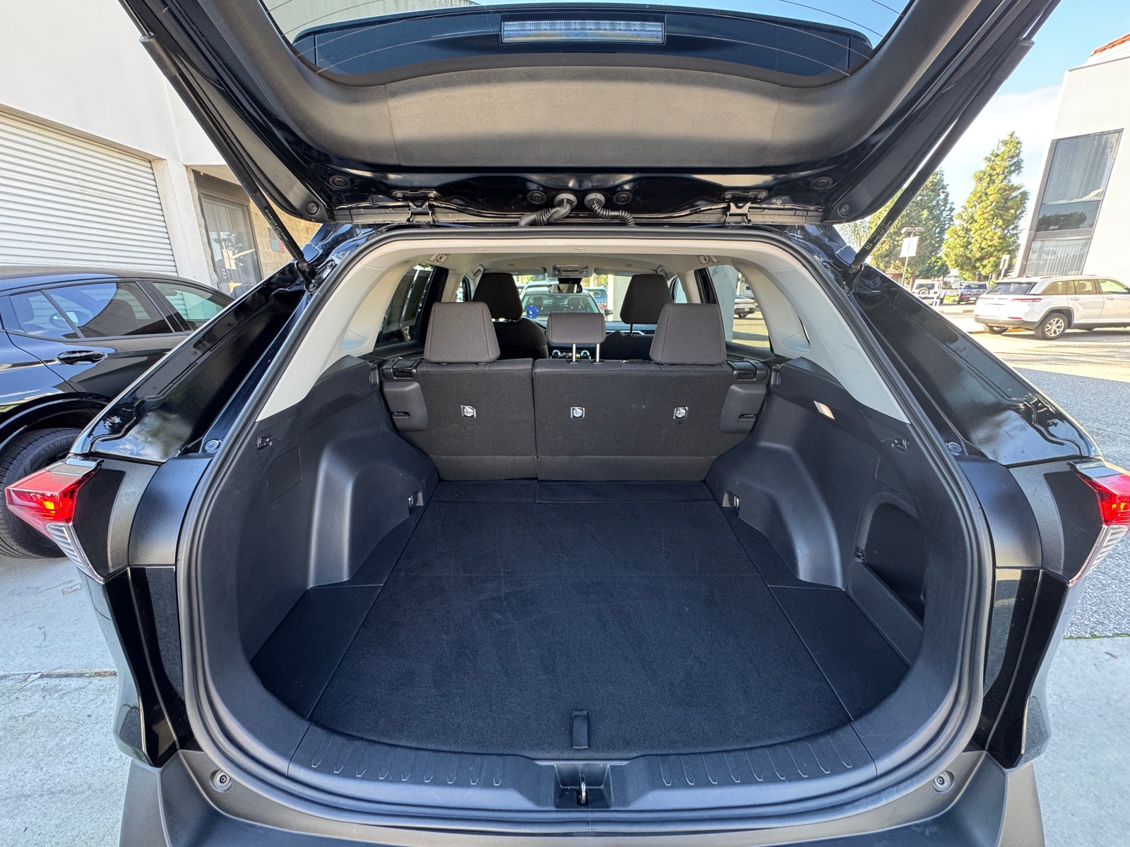 Thumbnail: 2025 Toyota RAV4 - 6