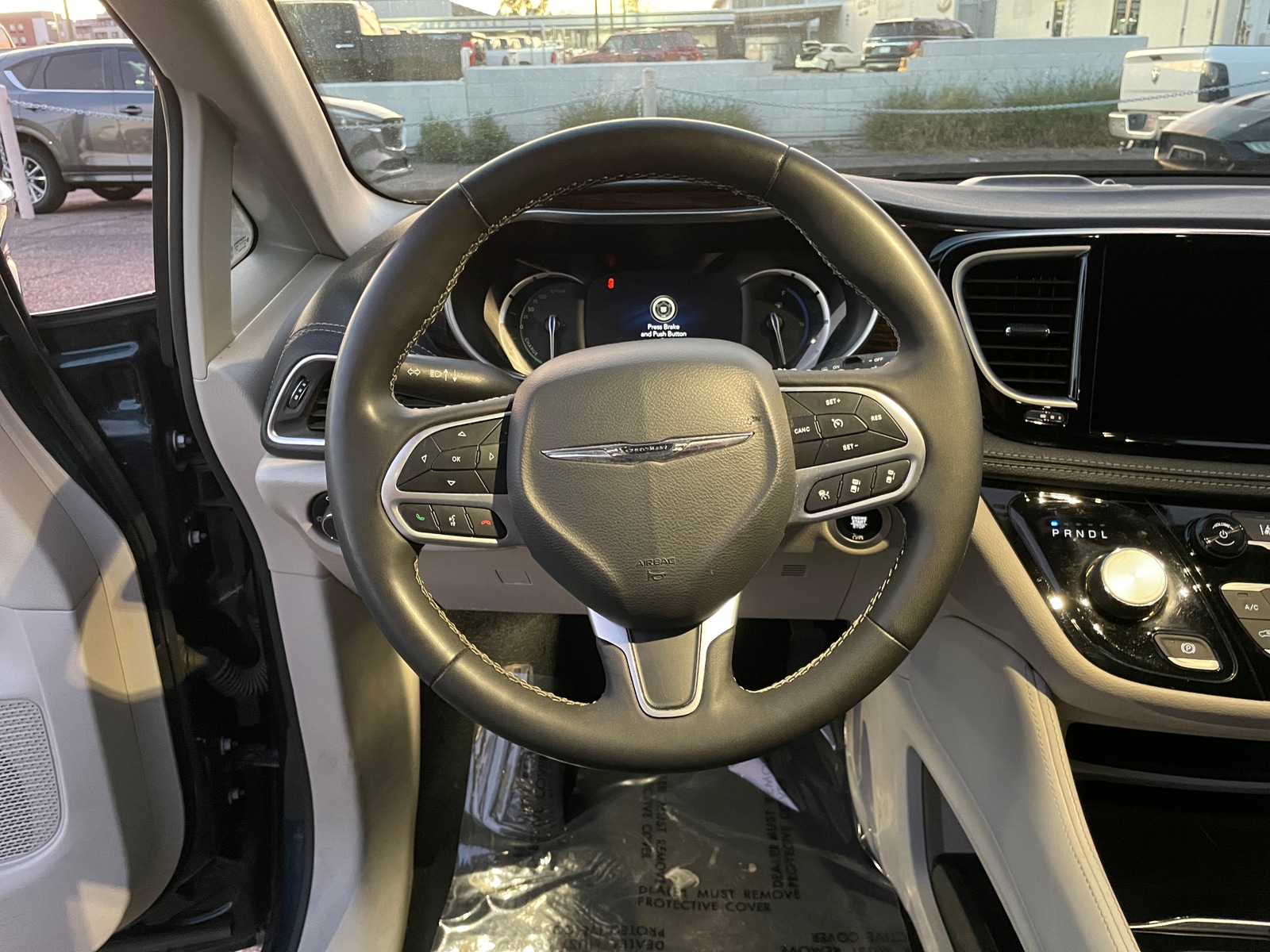 Thumbnail: 2023 Chrysler Pacifica - 5