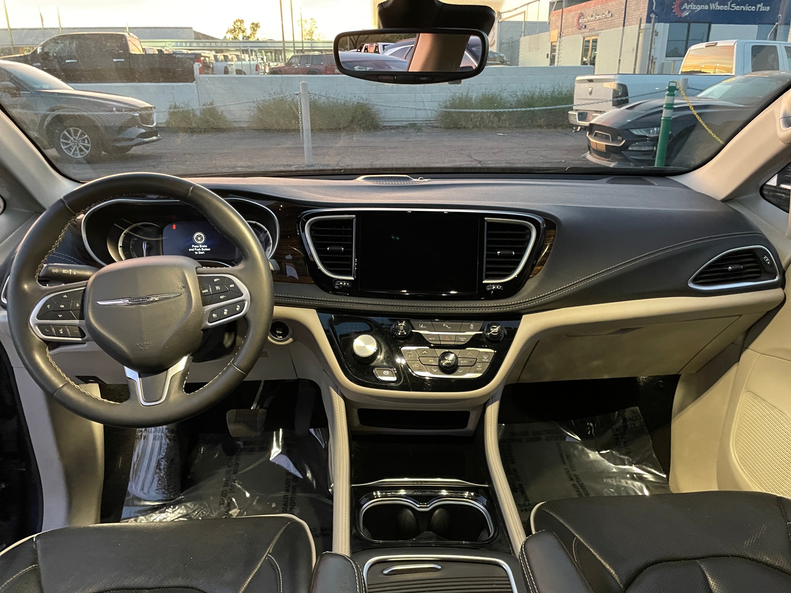 Thumbnail: 2023 Chrysler Pacifica - 3