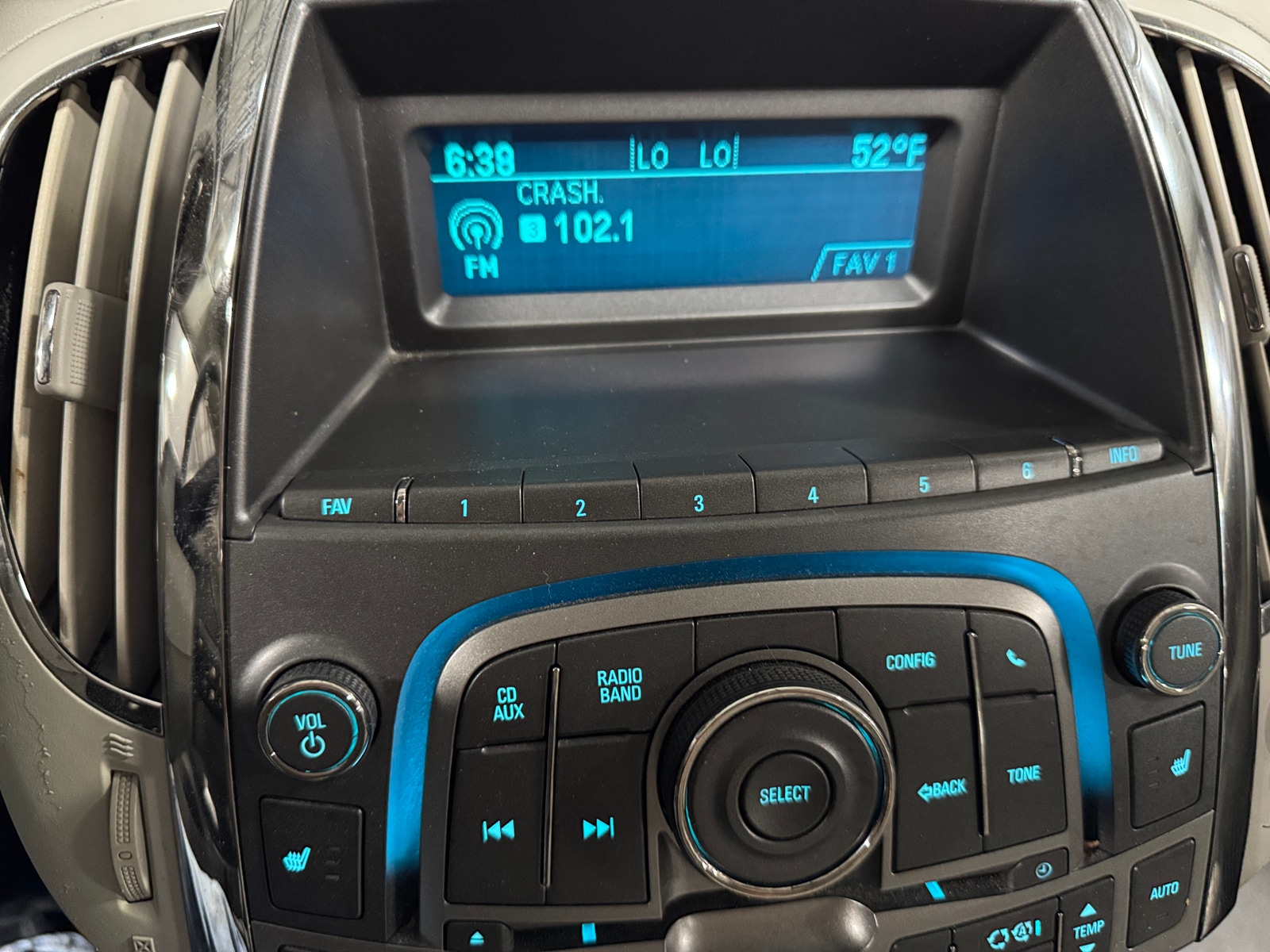 Thumbnail: 2011 Buick LaCrosse - 3