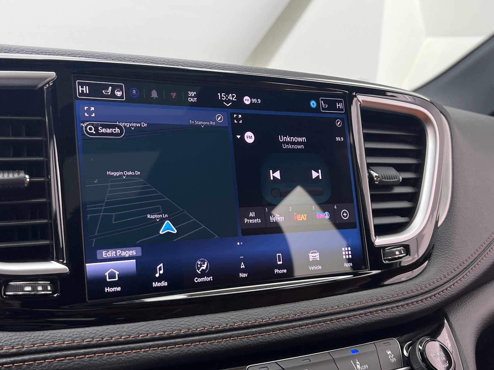 Thumbnail: 2026 Chrysler Pacifica - 3