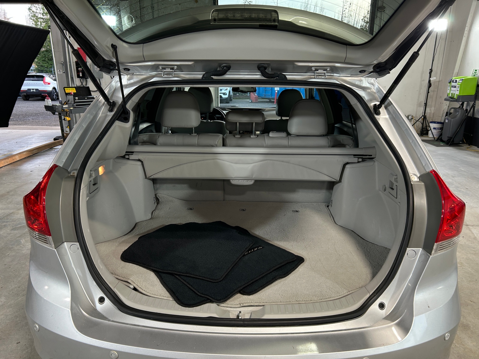 Thumbnail: 2011 Toyota Venza - 6