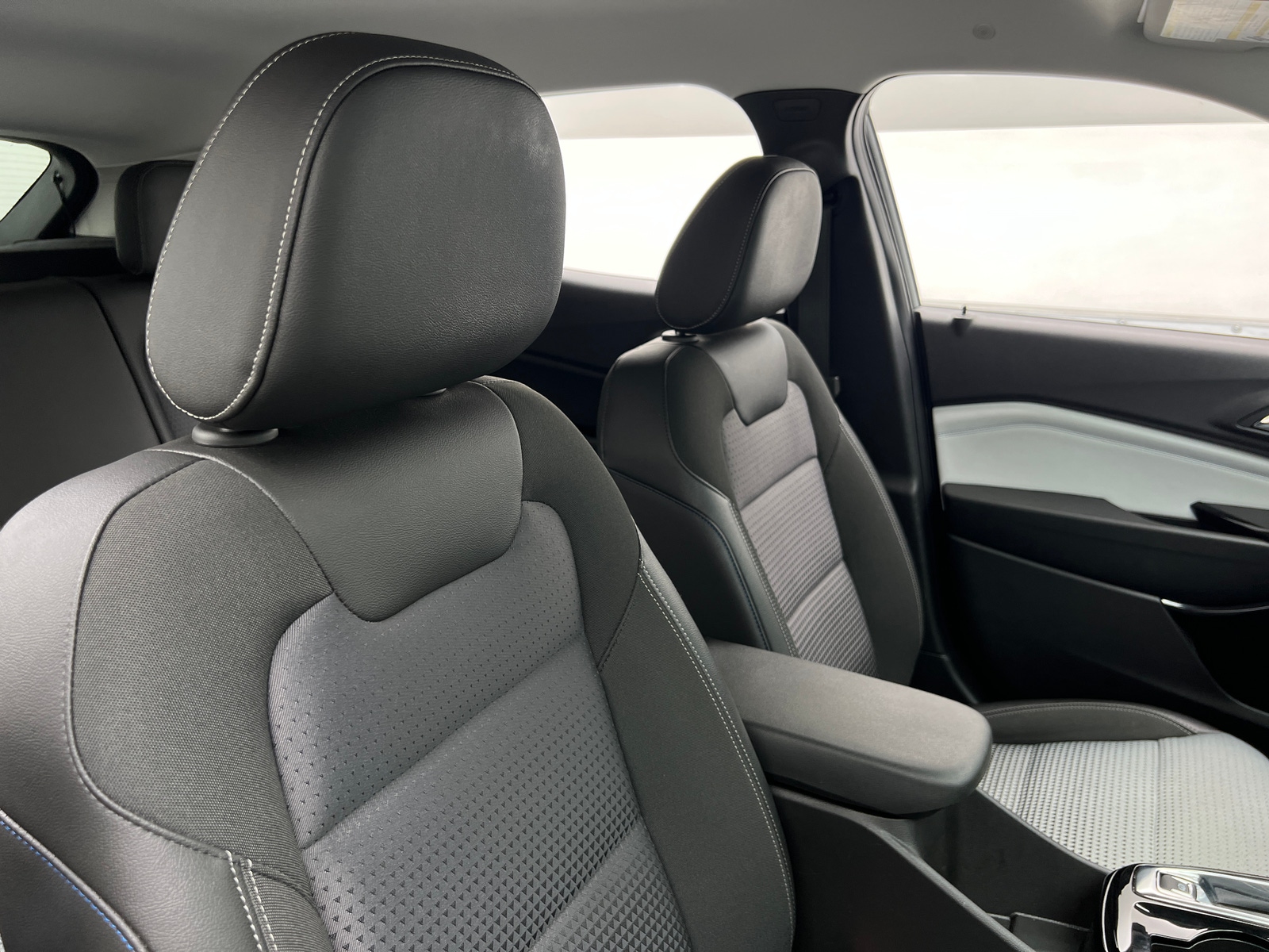 Thumbnail: 2025 Chevrolet Trax - 2