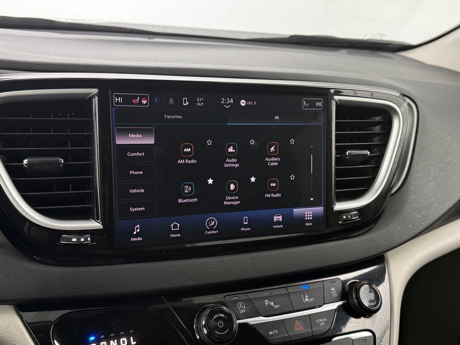 Thumbnail: 2024 Chrysler Pacifica - 3